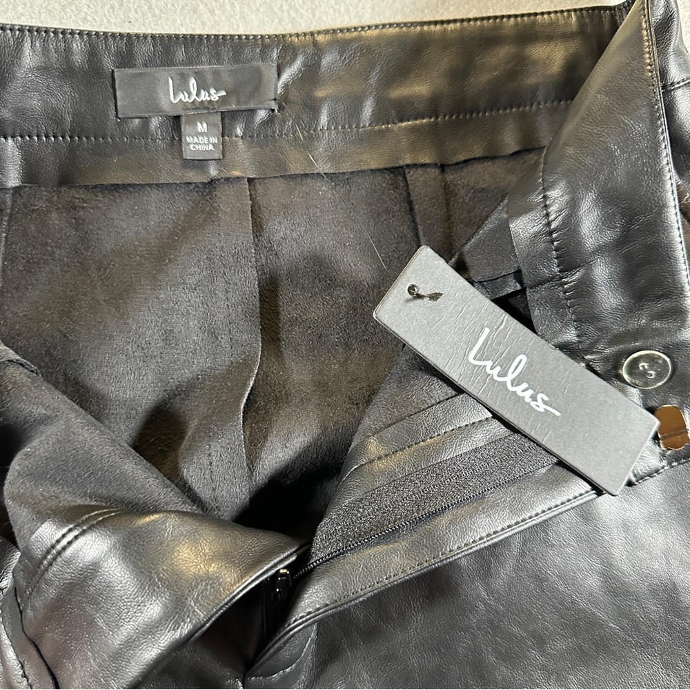 Lulus Vegan‎ Faux Leather Straight Leg Black Pants Raw Hem Size M Black NWT - Picture 3 of 8